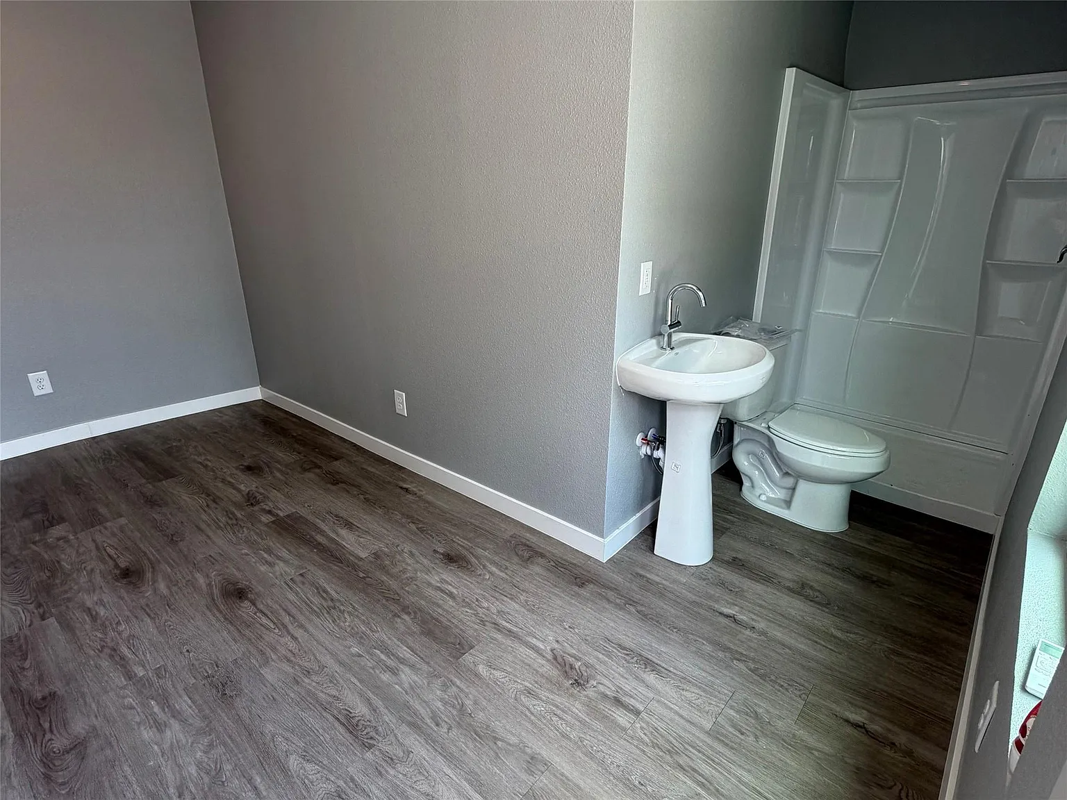 1 bed, 1.0 bath, 400 sqft, $600 — Photo 2