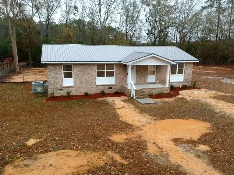 213 Pineview Dr — Photo 1