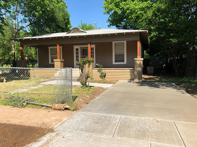 3001 Louise St — Photo 2