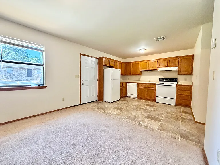 385 S Teehee Dr #8 — Photo 12