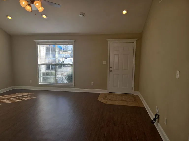 4916 Grant Dr — Photo 3