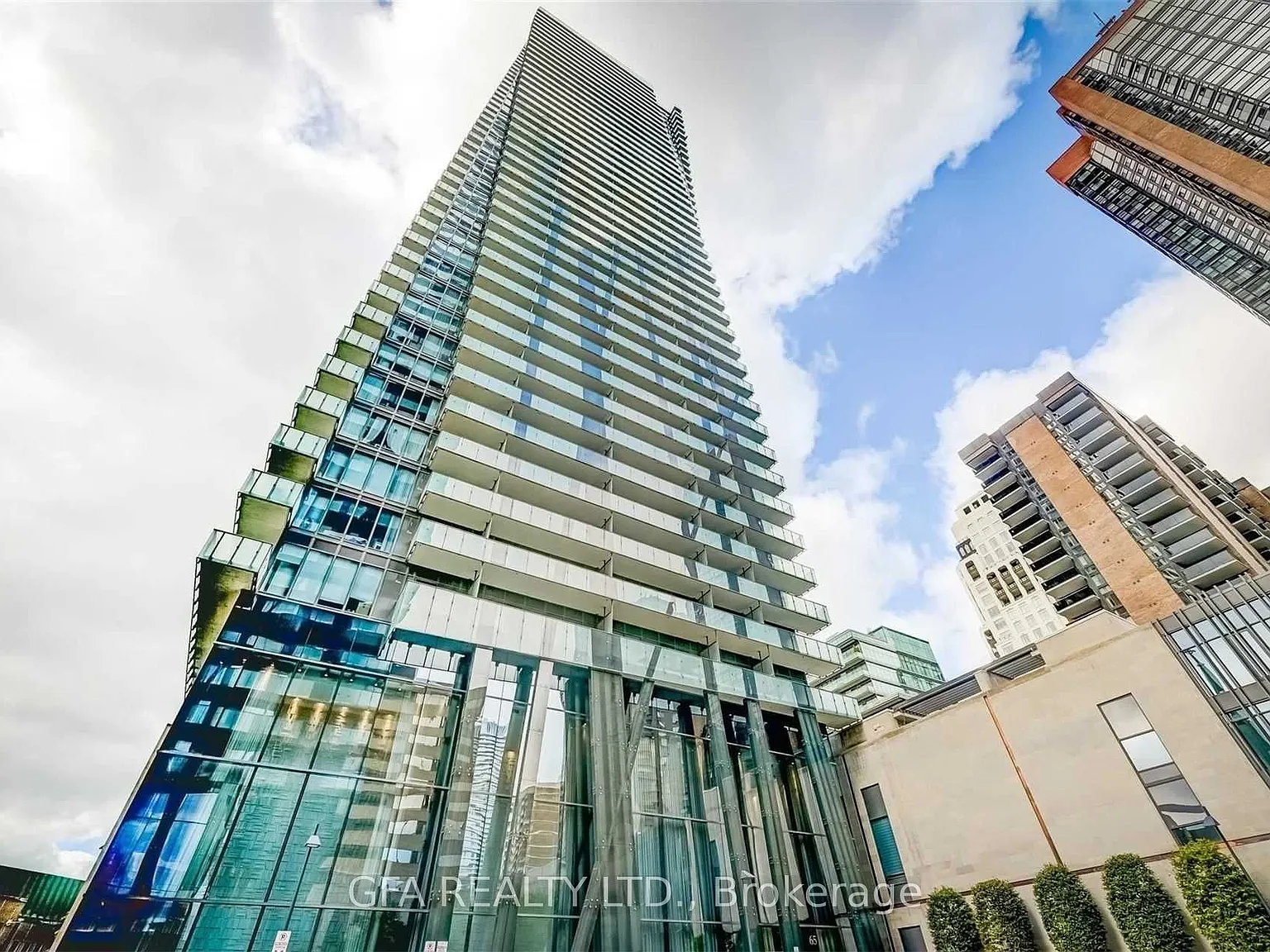 U Condos — Photo 1