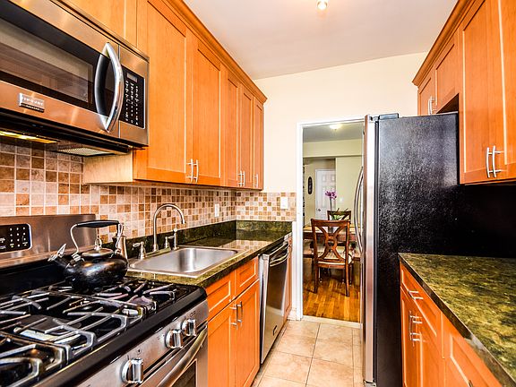 3rd image of 325 Main St APT 2G