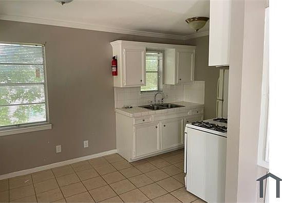4th image of 3815 Briley St