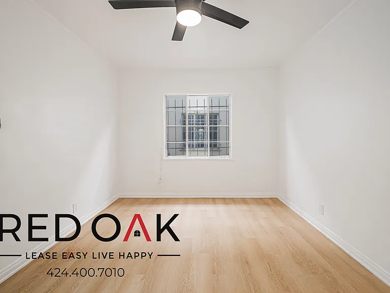 1030 Menlo Ave #17 — Photo 9
