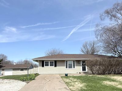 114 E Franklin St, Henderson, IL, 61439