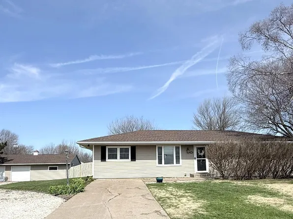 114 E Franklin St, Henderson, IL 61439