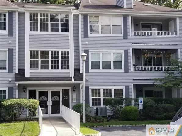 2210 Candlelight Ct, Helmetta, NJ 08828