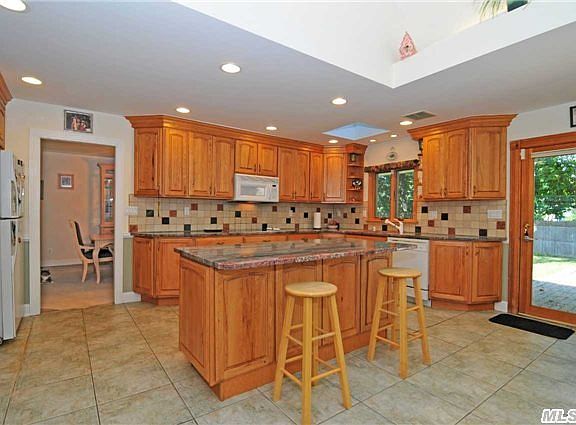 5th image of 14 Millstream Ln