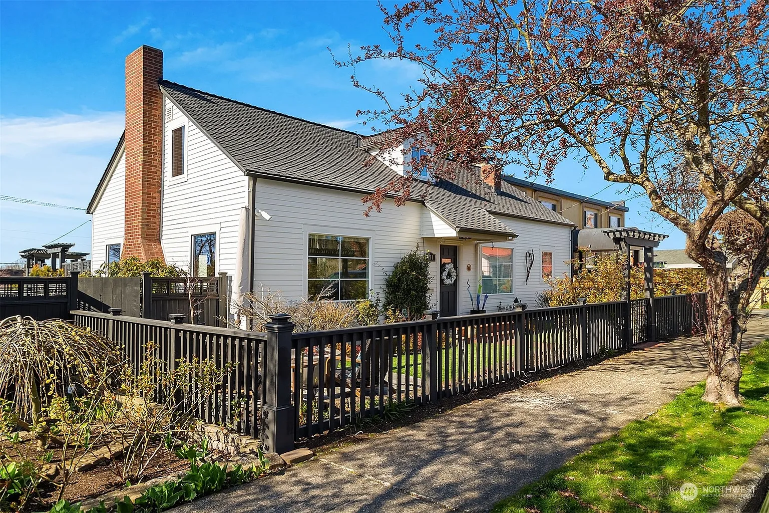 211 5th Avenue N photo 1