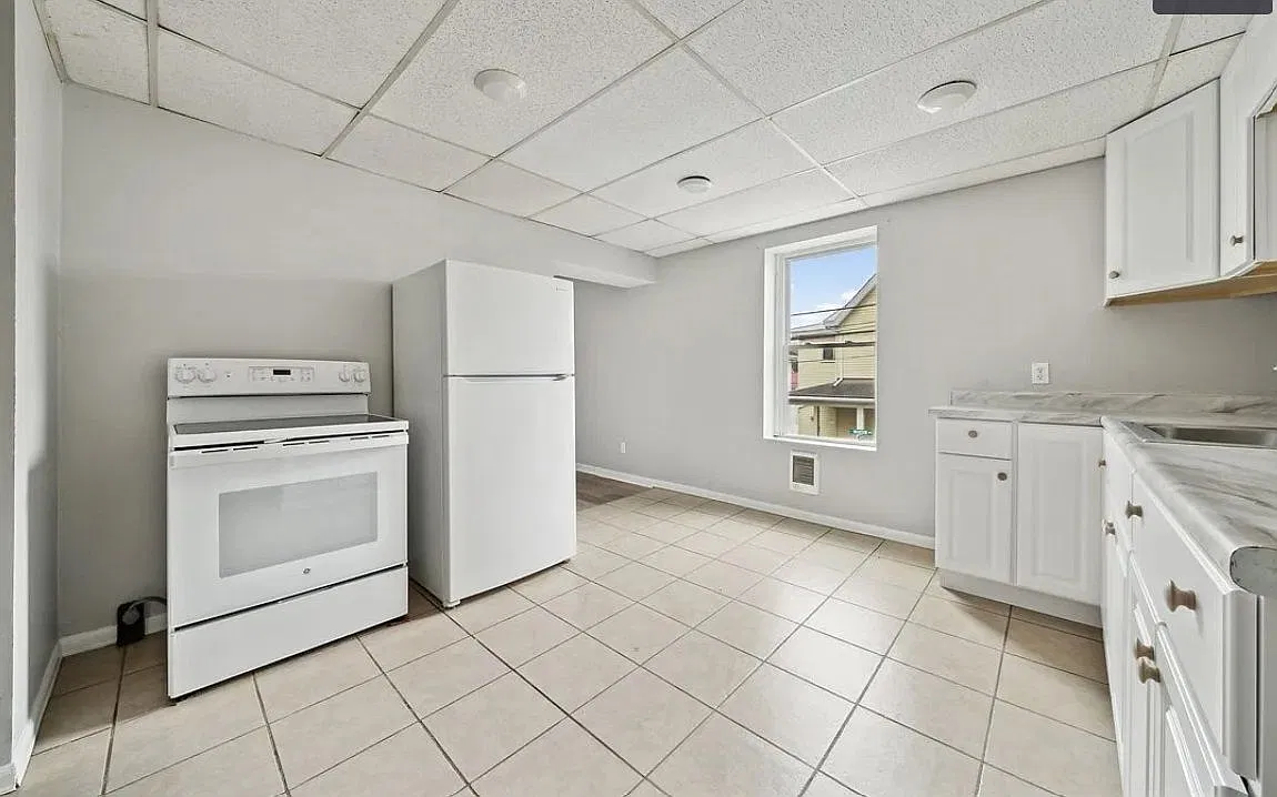 3 bed, 1.0 bath, 1100 sqft, $1,095 — Photo 1