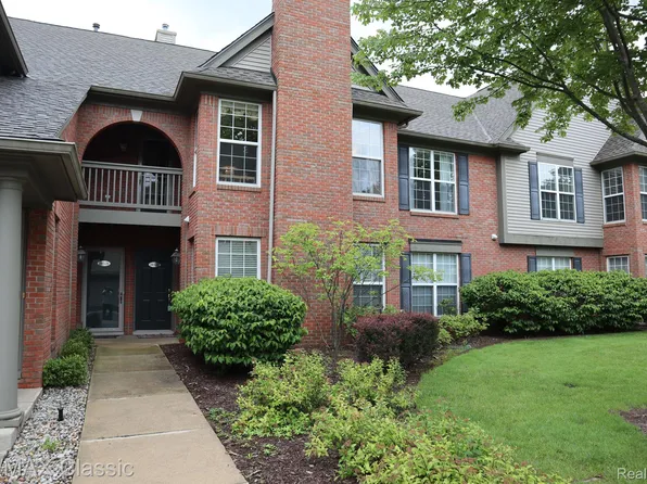28522 Carlton Way Dr, Novi, MI 48377