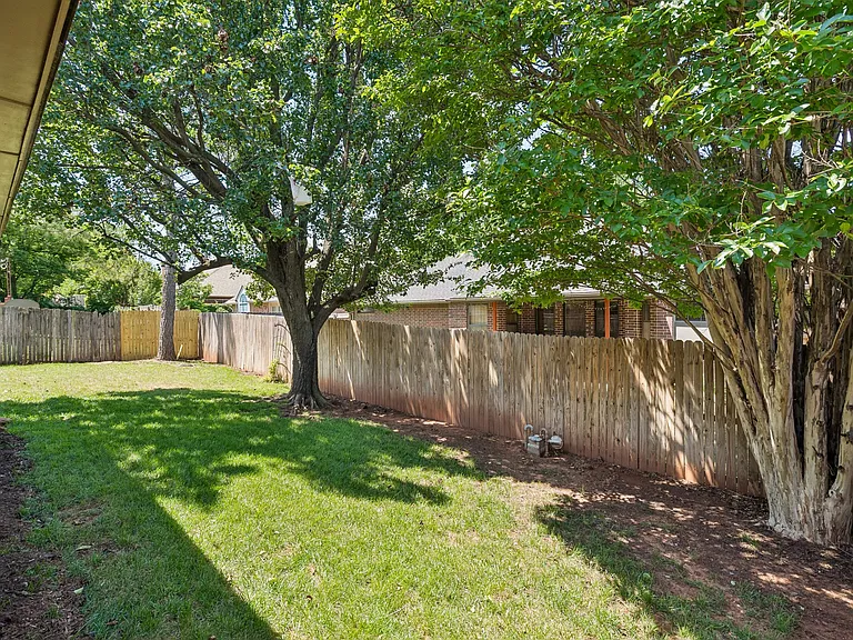 1809 Courtney Ln — Photo 43