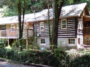 617 Baskins Creek Rd, Gatlinburg, TN 37738