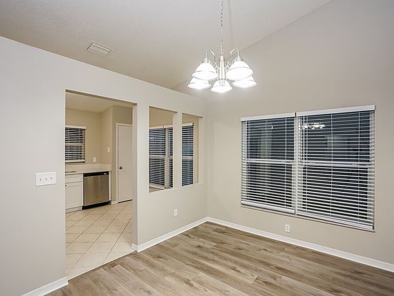 5th image of 5208 Oceanside Ct