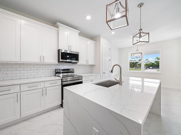 4th image of 5813 NW Dooley Circle