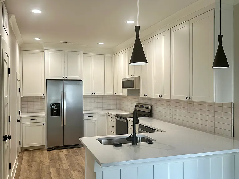 15 Vine St NE #15 — Photo 3