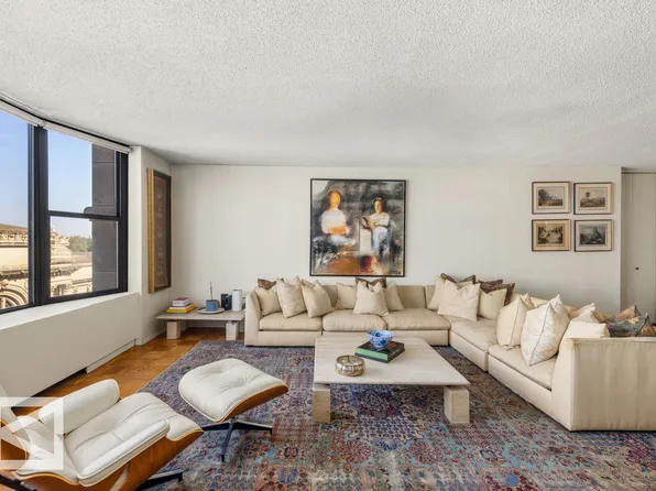 1001 Fifth Avenue 10C image 2 of 13