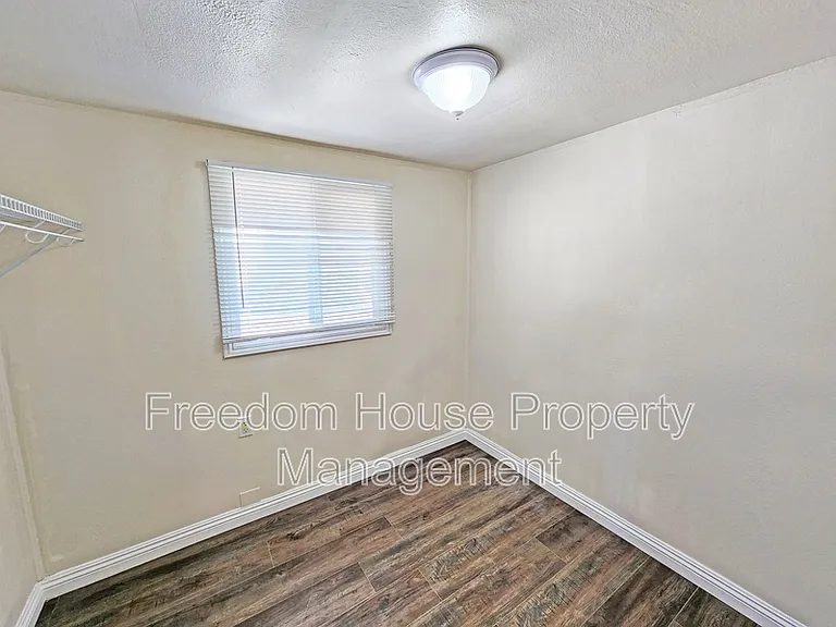 1080 W Windsong Ln #B — Photo 12