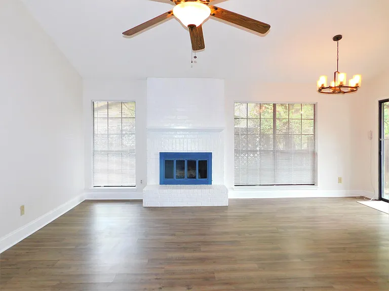 2716 Mistywood Ln — Photo 11
