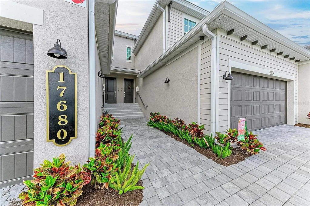 3 bed, 2.0 bath, 2291 sqft, $4,000 — Photo 4
