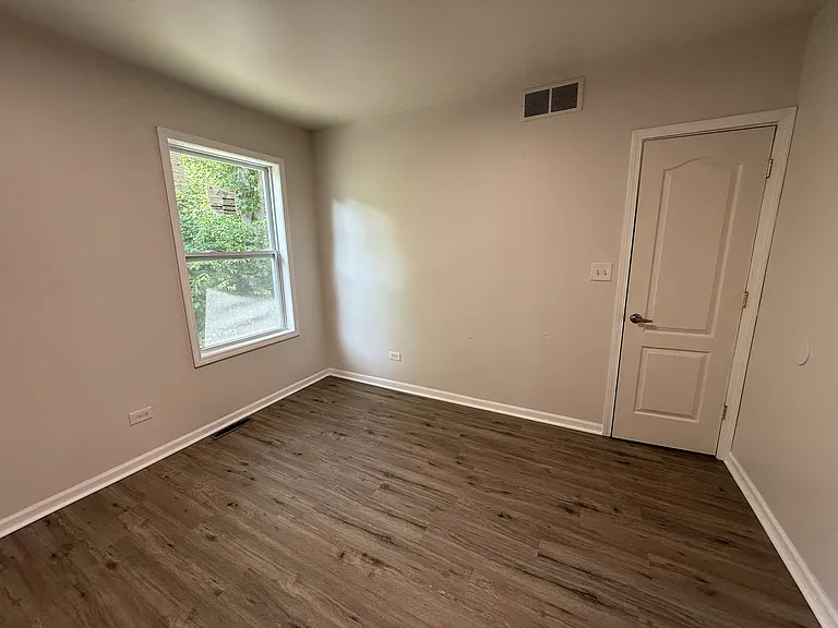 411 Irving Ave — Photo 5