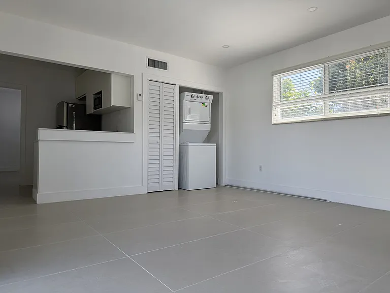 501 NW 25th Ct #501B — Photo 4