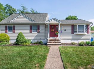 18 Stylon Rd, Wayne, NJ 07470