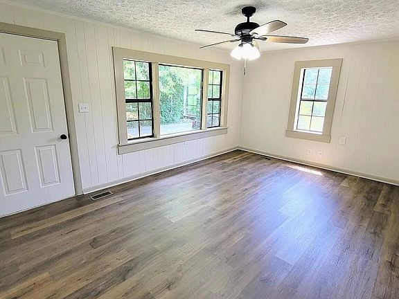 3rd image of 612 Short St