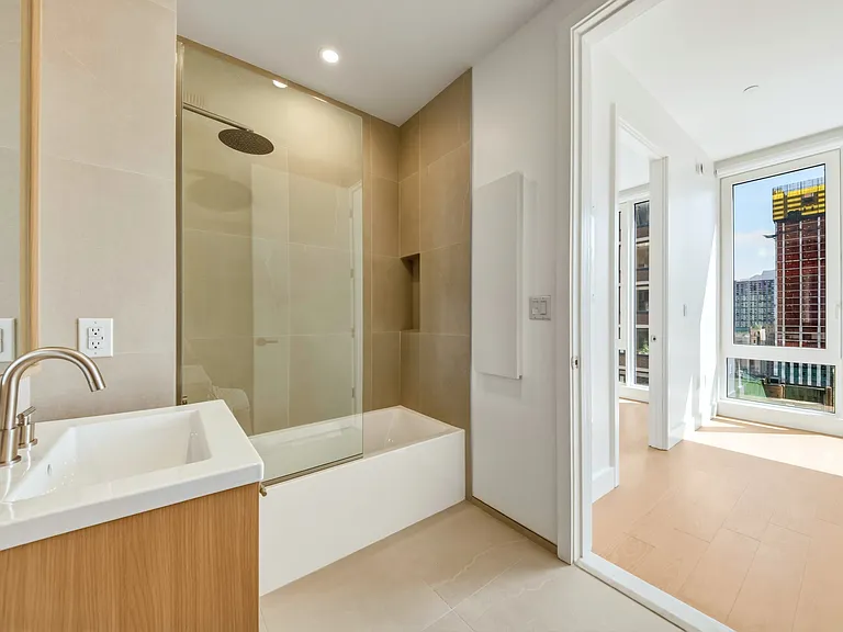 250 W 49th St #12703 — Photo 20
