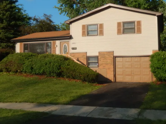 19011 Chestnut Ave photo 1