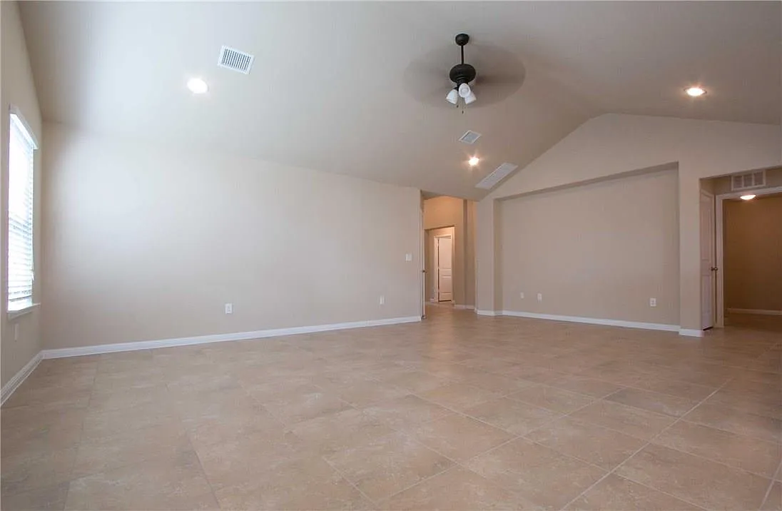 3 bed, 2.0 bath, 1890 sqft, $2,200 — Photo 3