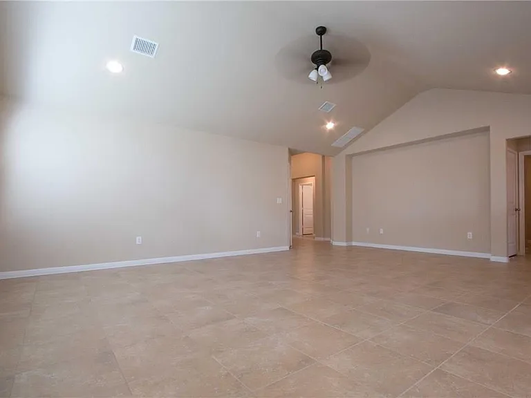 624 Carly Ann Ln — Photo 3