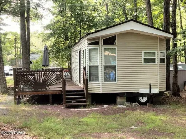 116 Mountain Glen Dr, Milford, PA 18337