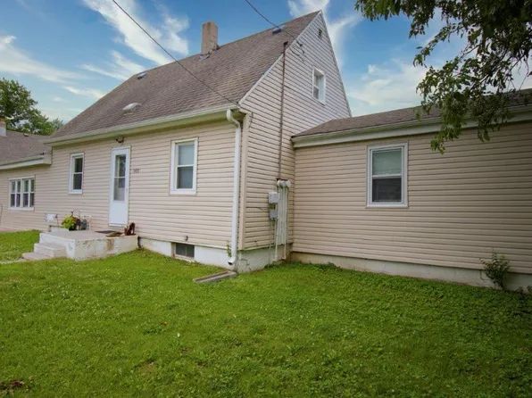 1405 Neptune Dr, Carter Lake, IA 51510