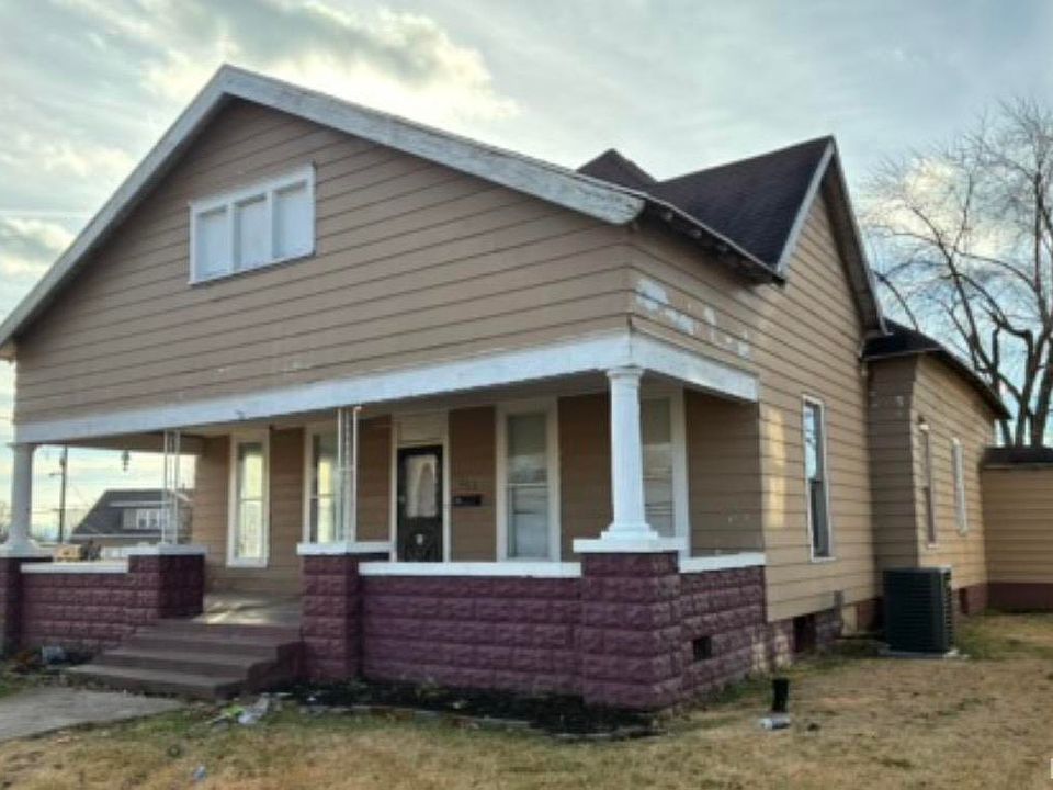 1st image of 403 W 3rd St