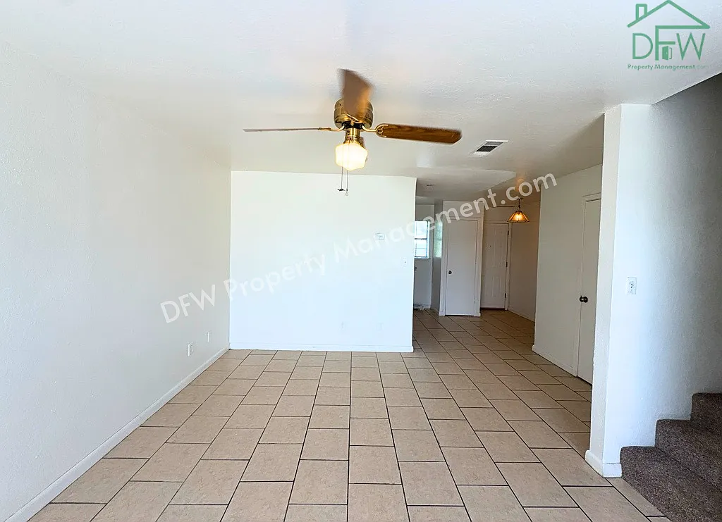 2 bed, 1.5 bath, 887 sqft, $1,295 — Photo 4
