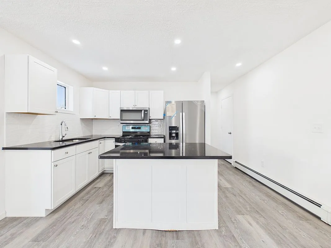 2 bed, 1.5 bath, 1102 sqft, $2,500 — Photo 3