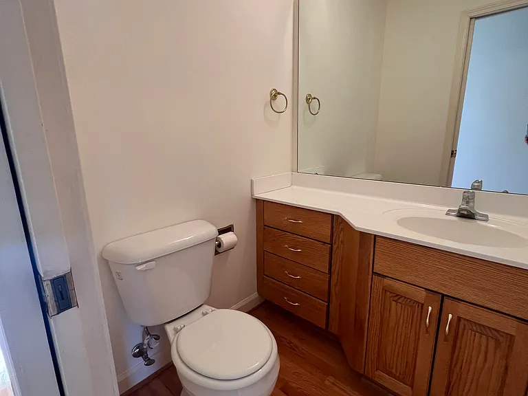 303 Lake Pointe Dr — Photo 4