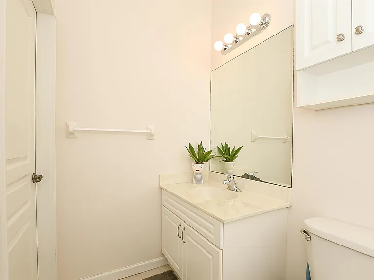 649 NE Bent Paddle Ln — Photo 28