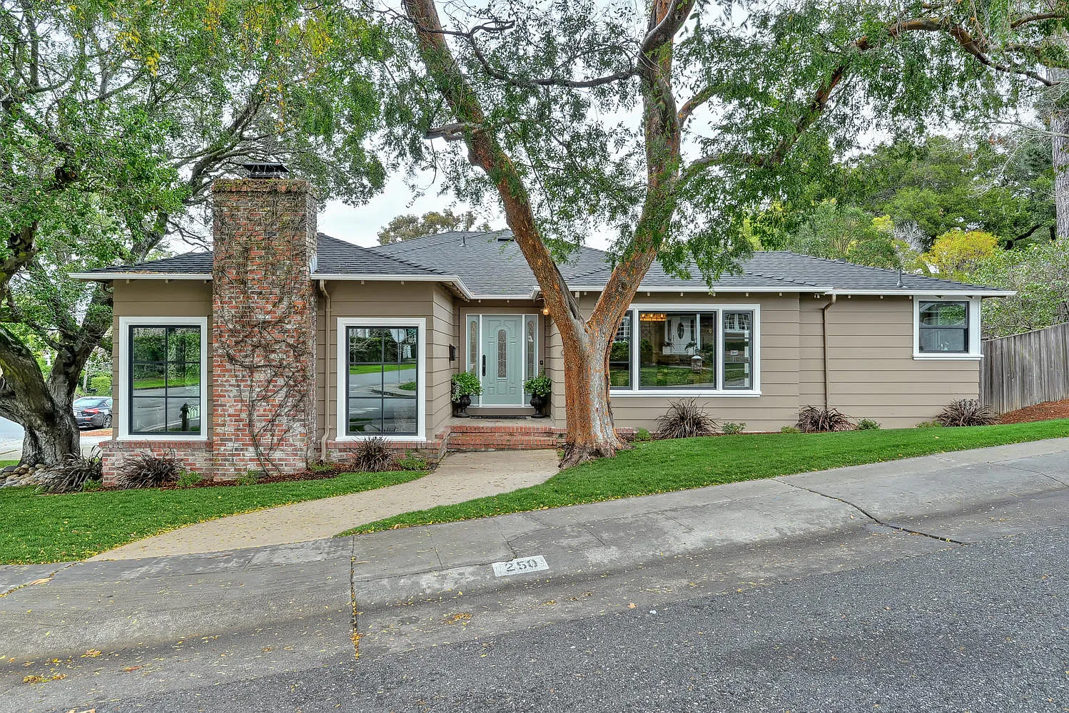 250 Gramercy Dr photo 1