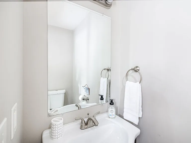 204 Edgewater Dr — Photo 12