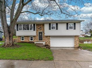 2925 Willow Dr, Bettendorf, IA 52722