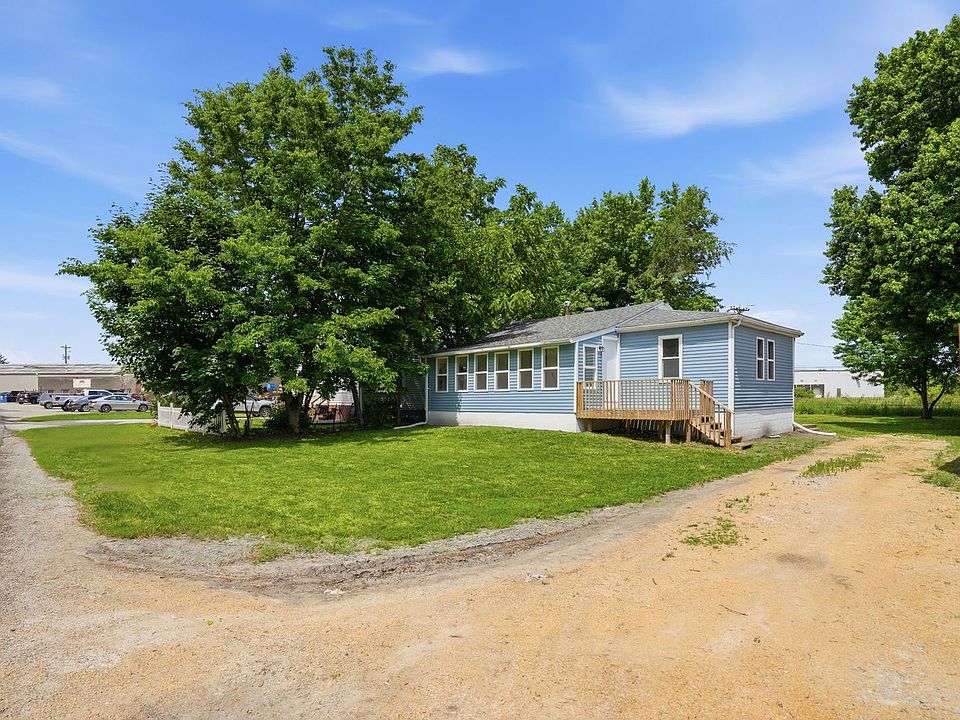 1st image of 635 8th Ave W