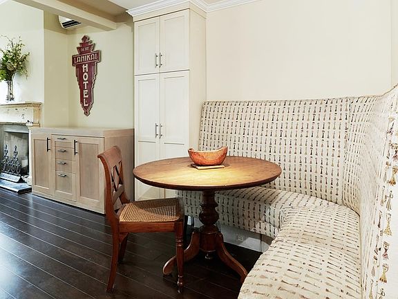 4th image of 108 W 69th St APT 10