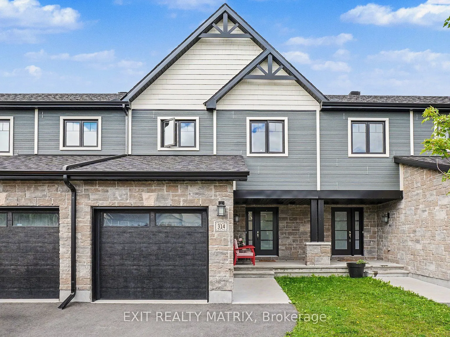 3 bed, $2,700 — Photo 1