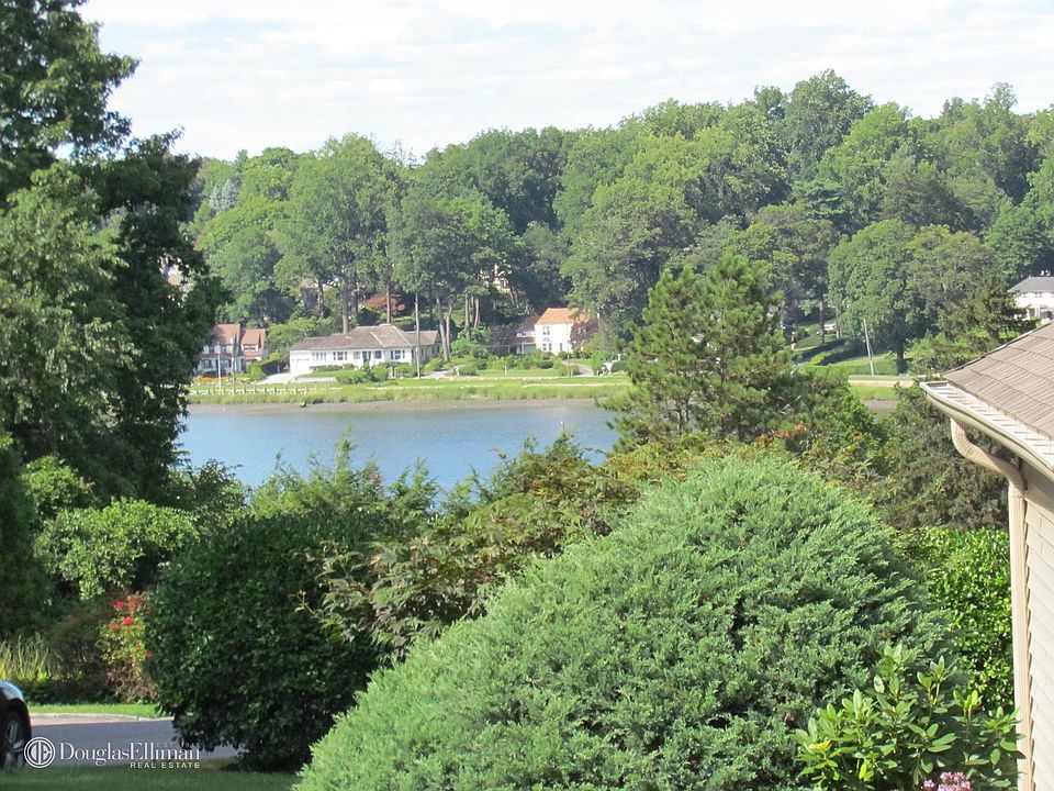 1st image of 34 Wendover Dr