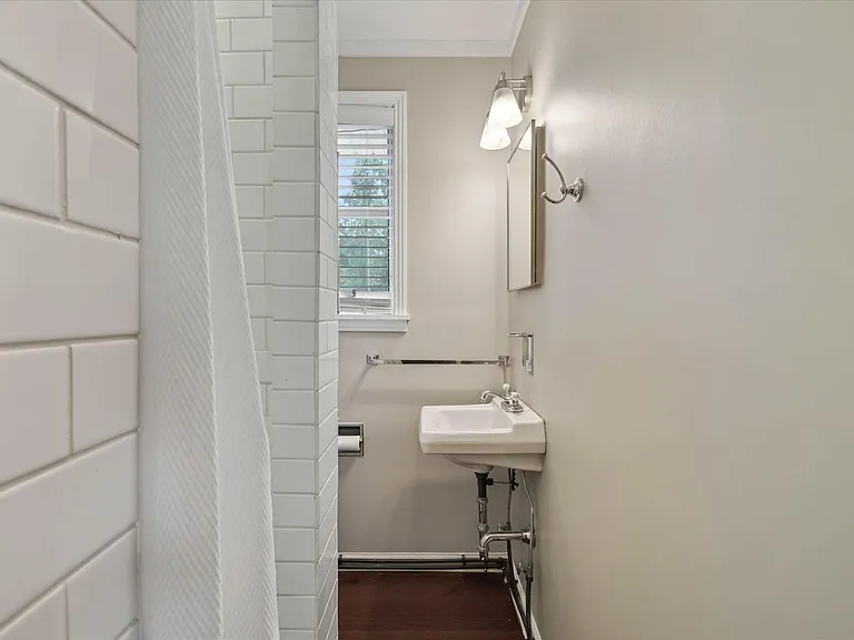306 Locust Rd — Photo 30