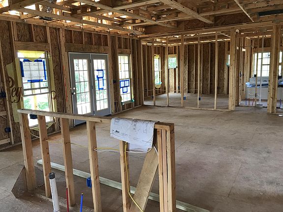 3rd image of 939 Springland Dr #183