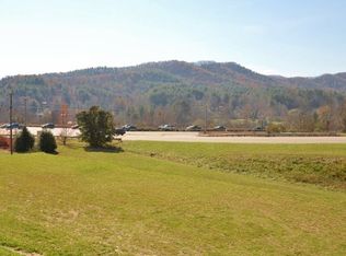 81 Jackson St, Murphy, NC 28906